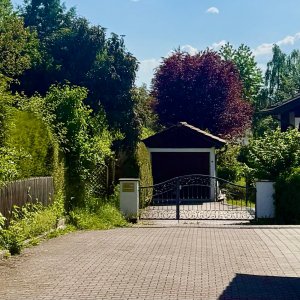 Zufahrt über Privatstraße im Norden