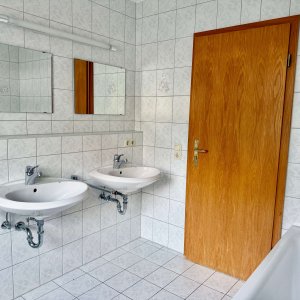 Bad mit Badewanne