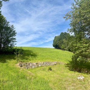 Das Grundstück in Hanglage