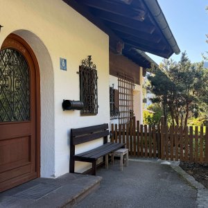 Haustür und eigener Gartenzugang