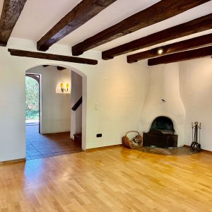 Wohnzimmer mit Kamin